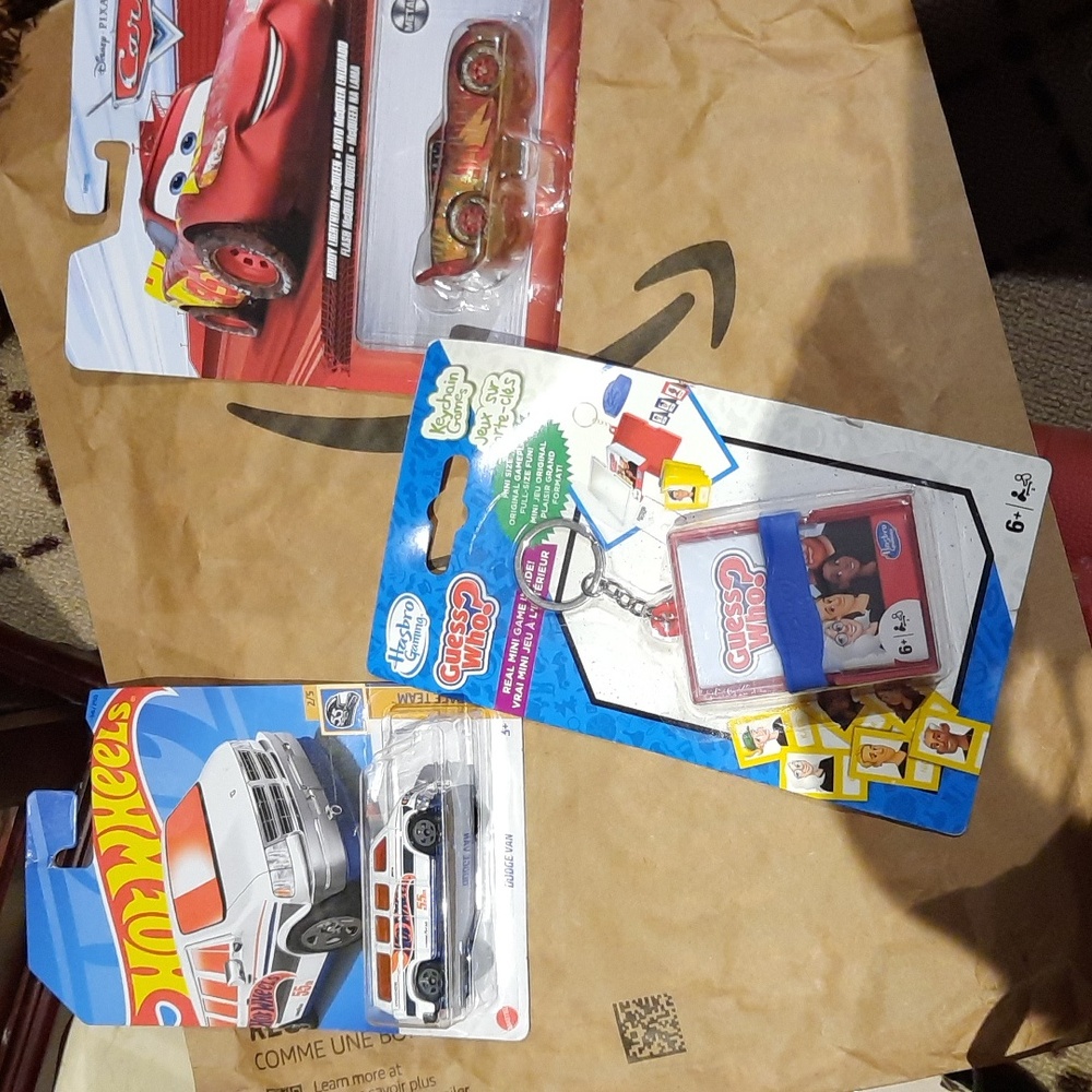 AUTHENTIC HOTWHEELS VAN GUESS WHO? GAME CARS McQUEEN CAR Travel Bundle Home